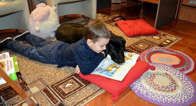 Оренбургские дети читают собакам
